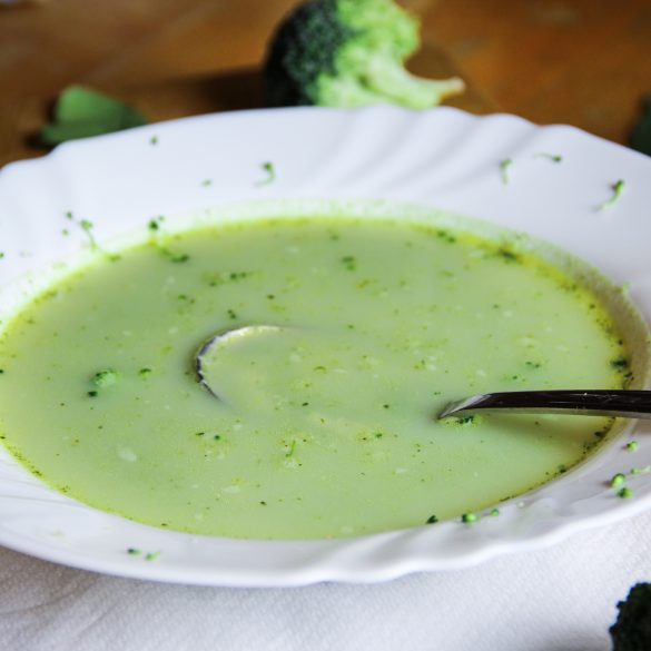 brokolicová polievka, Krémová brokolicová polievka s karfiolom, ktorú oceníš aj ako potréningové jedlo