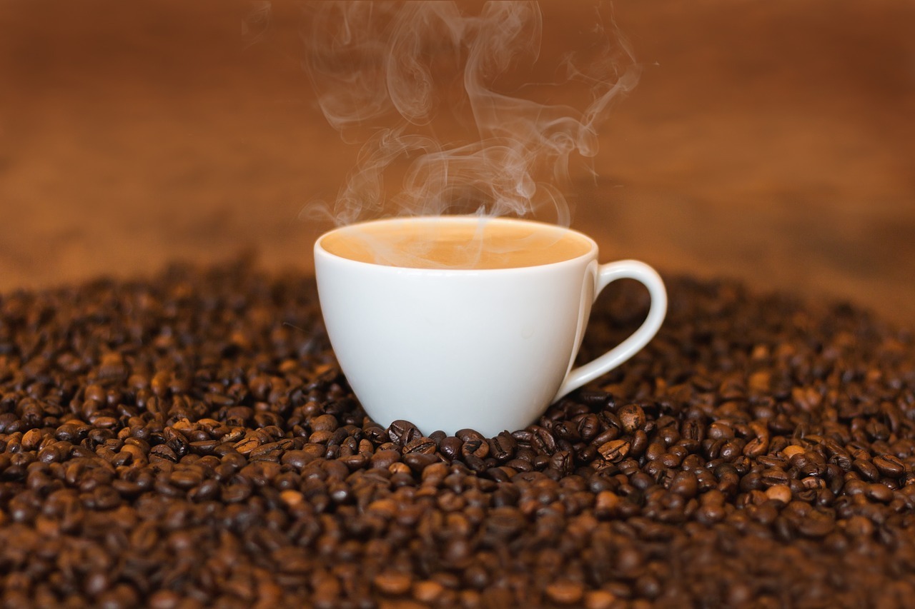 bezkofeínová káva, Bezkofeínová káva: aké má účinky v porovnaní s klasickou?